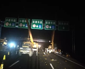 道路标识牌